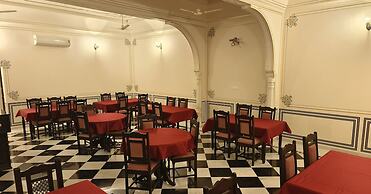 HOTEL MANDAWA VILAS