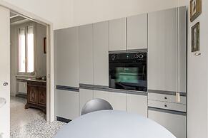 Elegant Apartment Near Duomo