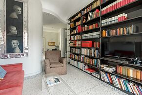 Elegant Apartment Near Duomo