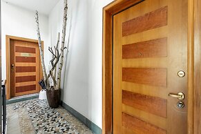 Elegant Apartment Near Duomo