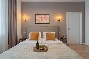 Loggia Luxe 5BR Living in Universitatii Area