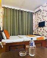 Om Mandakini Hotel