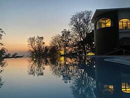An Extravagant Pushp Villa Overlooking the Ganges