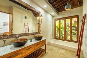 Private Pool Villa in ubud with Jungle View