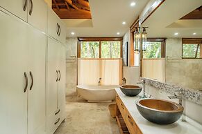Private Pool Villa in ubud with Jungle View