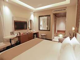 Best Western PLUS Runway