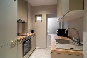 Designer 2-Bedroom Flat with Balcony & Full Amenities Steps from Piata