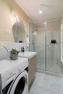 Designer 2-Bedroom Flat with Balcony & Full Amenities Steps from Piata