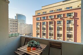 Designer 2-Bedroom Flat with Balcony & Full Amenities Steps from Piata