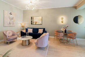 Designer 2-Bedroom Flat with Balcony & Full Amenities Steps from Piata