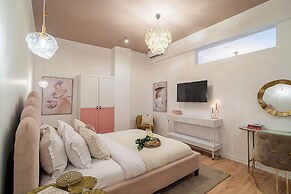 Designer 2-Bedroom Flat with Balcony & Full Amenities Steps from Piata