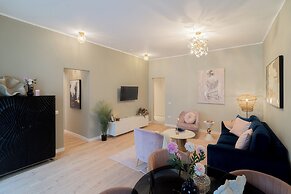 Designer 2-Bedroom Flat with Balcony & Full Amenities Steps from Piata