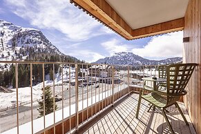 Amazing Lodge With Balcony
