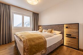 Spacious Apartment With Balcony