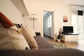 Modern Apt Next to M3 Metro, Milan