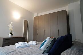 Modern Apt Next to M3 Metro, Milan