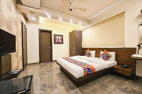 Fabhotel Micasa
