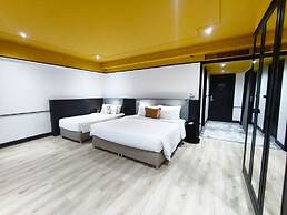 The Quarter Saphan Khwai by UHG