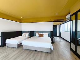 The Quarter Saphan Khwai by UHG
