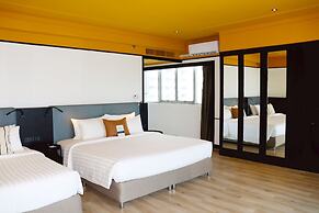 The Quarter Saphan Khwai by UHG
