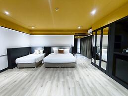 The Quarter Saphan Khwai by UHG