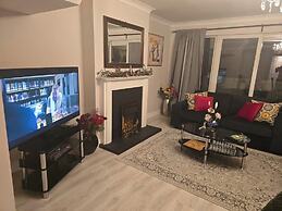 Dublin - 3 Bedroom Cosy Home - Sleeps Max 7