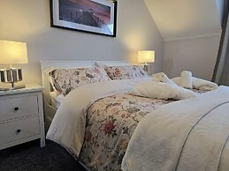 Dublin - 3 Bedroom Cosy Home - Sleeps Max 7
