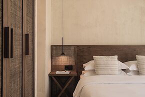 Seven Rocks Suites
