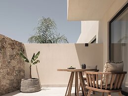 Seven Rocks Suites