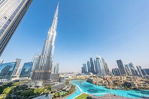 Full Burj Khalifa & Fountain View | Living & Bed