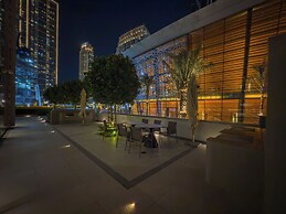 Full Burj Khalifa & Fountain View | Living & Bed