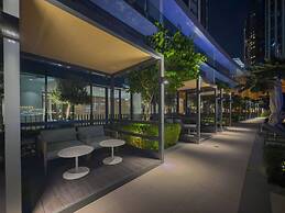 Full Burj Khalifa & Fountain View | Living & Bed