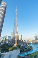 Full Burj Khalifa & Fountain View | Living & Bed
