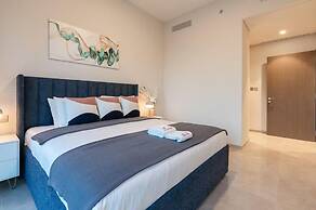 Full Burj Khalifa & Fountain View | Living & Bed
