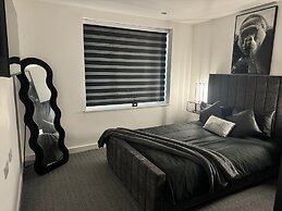 Luxury Flat in Uxbridge