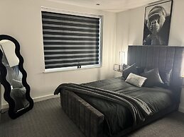 Luxury Flat in Uxbridge