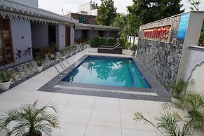 Theharav Resort
