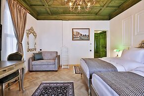 Emerald Mansion Hotel – Special Class