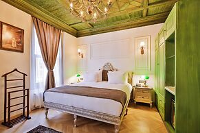Emerald Mansion Hotel – Special Class