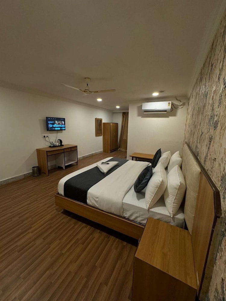 HOTEL B.R CLASSIC