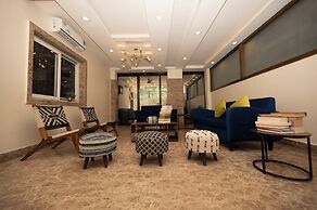 LAKESIDE SUITES