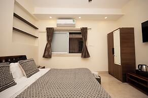 LAKESIDE SUITES