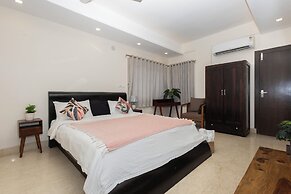 LAKESIDE SUITES
