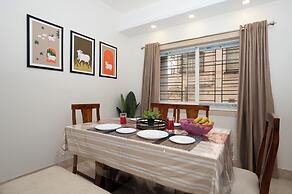 LAKESIDE SUITES