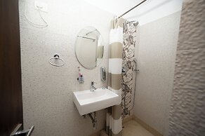 LAKESIDE SUITES
