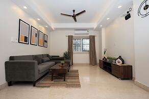 LAKESIDE SUITES