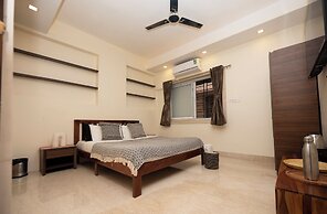 LAKESIDE SUITES