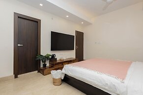 LAKESIDE SUITES