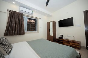 LAKESIDE SUITES