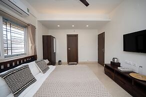 LAKESIDE SUITES